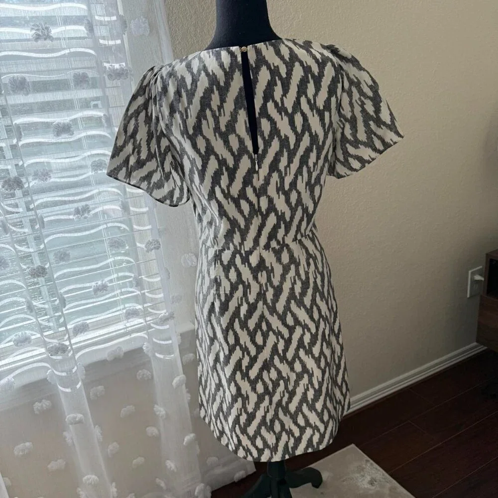 J. Crew dress in gray and cream 100% silk ikat print with cap sleeves size 4